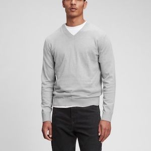 Gap 100% extra fine merino wool light heather gray v neck sweater size small